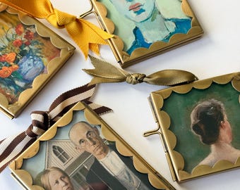 Wall Hanging Scalloped Brass Frame | 2.5"x3.5" | Wiggle Picture Frame
