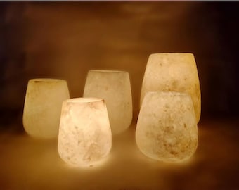 アラバスターの花瓶、エジプトのアラバスターのキャンドルホルダー