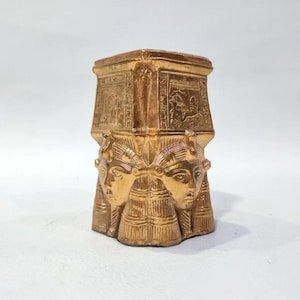 Kerzenständer der Götter Hathor. Hathor Kerzenhalter. Hathor. Ein besonderes Stück. Hergestellt in Ägypten
