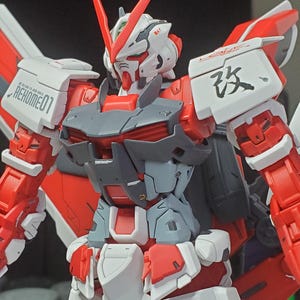 Gundam Astray Red Frame, Lowe Guele&#39;s Customize Mobile Suit MBF-P02KAI - 1/100 Scale, Fully Assembled, Painted, and Detailed