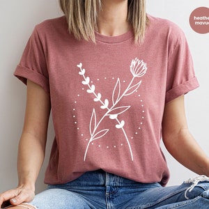 Minimalist Shirts, Floral Design Tshirt, Aesthetic Tshirts, Botanical Gifts, Inspirational Women, Minimal Flower Tshirt, Cute Flowers Tee