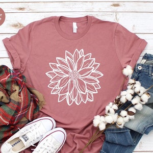 Minimalist Flowers Shirt, Botanical Graphic Tees, Mothers Day Gifts, Women Vneck Tshirts, Floral Gift for Her, Cool Flower T-Shirt