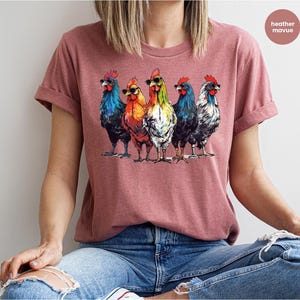 Camiseta de pollos geniales, camisetas de animales de granja, camiseta de cuello en V de granjero, camisetas gráficas divertidas de granja, regalo para amigos, camiseta unisex para adultos imagen 2