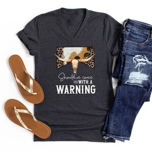 T-shirt cowboy, T-shirt western, T-shirt country, T-shirt Texas, T-shirt Beth Dutton, T-shirt du Sud, T-shirt « Méritait d'être accompagné d'un avertissement », T-shirts graphiques image 4