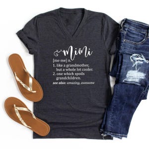Mimi Definition V-neck Shirt, Mimi Shirt, Grandma Shirt, Funny Granny Shirt, Grandmother Shirt, Mother's Day, Grandmother Gift Idea for Mimi zdjęcie 4