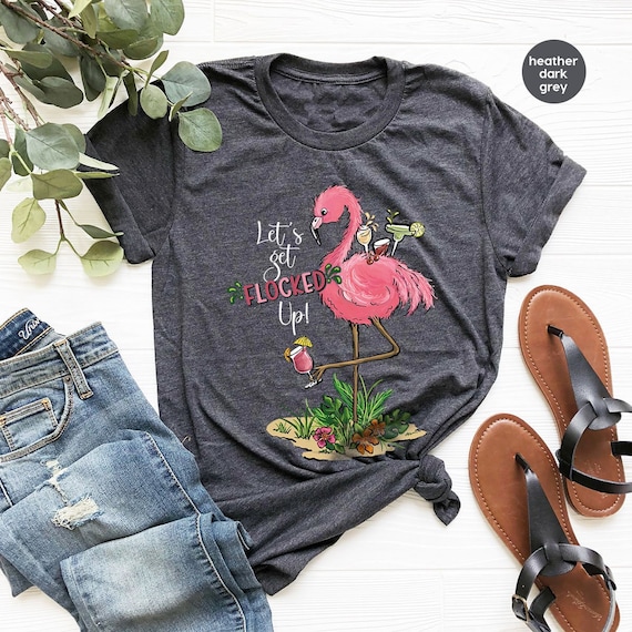 T shirt d ete chemise flamant rose t shirts graphiques d ete chemise retro cadeau pour elle vetements d ete chemise pour femme tenue flamant rose Etsy France