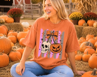Comfort Colors® Halloween Skull Pumpkin Shirt, Creepy Retro Design Tee for Autumn Festivities, Playful Halloween Party Shirt, Halloween Gift