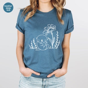 Camisetas con gráficos de nutria, camisetas con animales, camisetas lindas de nutria, camisetas florales, regalos de nutria, camisetas con flores, camisetas de naturaleza, camisetas divertidas de nutria imagen 3
