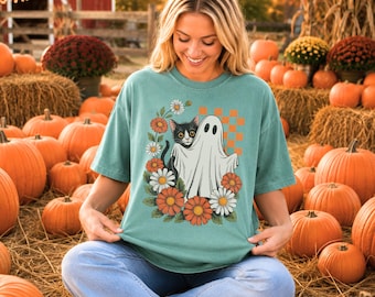 Comfort Colors® Cute Halloween Cat Ghost Shirt, Quirky Autumn Daisies Tee, Playful Halloween shirt for Cat Lovers, Retro Halloween Design