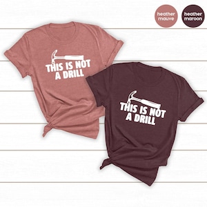 T-shirt met papagrappen, T-shirt met de tekst "Dit is geen boor", grappig hamer-T-shirt, T-shirt voor Vaderdag, T-shirt voor papa, T-shirt met hamer voor klusjesman, humoristisch timmermans-T-shirt afbeelding 3