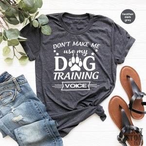 Chemise chien drôle, t-shirt papa chien, t-shirt dresseur de chien, chemise de dressage de chien, chemise voix Don't make me use my dog training voix, t-shirt amoureux des chiens