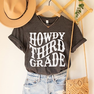 Howdy Third Grade Teacher Shirt Country Western Teacher Shirts Cowgirl 3rd Grade Teacher Team Shirts Retro Cowboy Rodeo Teacher Crew Shirts