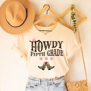 Howdy Fifth Grade Teacher Shirt Country Western Teacher Shirts Cowgirl 5th Grade Teacher Team Shirts Retro Cowboy Rodeo Teacher Crew Shirts