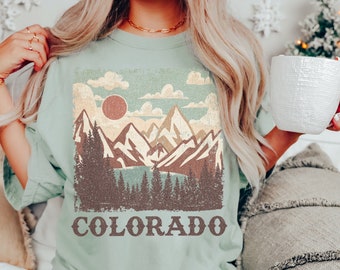 Colorado Shirt Comfort Colors® Shirt Colorado Gifts Vintage Mountain Shirt Retro Adventure Rocky Mountains Colorado Lover Shirt Travel Tee