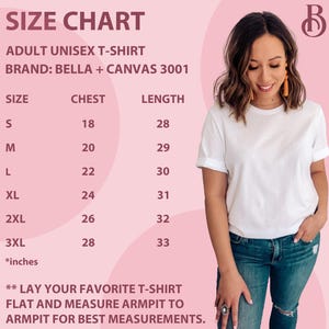 Peut inclure: Tableau des tailles pour un t-shirt unisexe, indiquant les mesures de la poitrine et de la longueur en pouces pour les tailles S &agrave; 3XL. La marque est Bella + Canvas 3001. Le tableau comprend des instructions pour poser votre t-shirt pr&eacute;f&eacute;r&eacute; &agrave; plat et mesurer l'aisselle &agrave; l'aisselle pour obtenir les meilleures mesures.