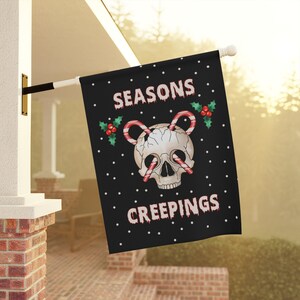 Decoración navideña gótica, bandera navideña gótica espeluznante para jardín, bandera navideña oscura y espeluznante, esqueleto de escalofríos para las estaciones, decoración navideña para el hogar 24.5'' × 32''