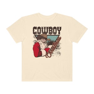 Comfort Colors® Shirt Howdy Shirt Retro Cowboy Christmas Shirt Vintage Rodeo Santa Shirt Western Christmas Shirt Texas Country Music Shirt Ivory