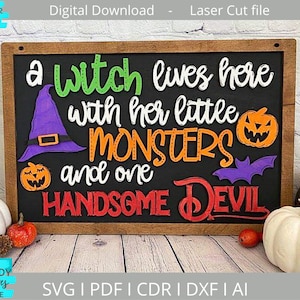 a Witch lebt hier mit ihren kleinen Monstern & einem hübschen Teufel SVG, Glowforge ready svg, Laser cut Datei, Digital Download, Kommerzielle Nutzung