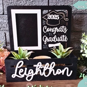 Abschluss-Fotorahmen-Svg-Datei, personalisierte Senior Box-Pflanzersvg, Glowforge bereit Laserschnitt-Digital-Download, kommerzielle Nutzung