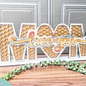 Maman t'aime fichier svg de stand de fil de poulet, fichier svg de stand de jour de mère, prêt de Glowforge, fichier découpé au laser, téléchargement numérique, utilisation commerciale