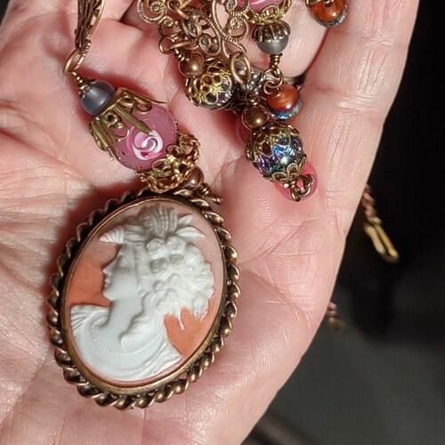 Vintage Left shops Facing Porcelain Cameo Venetian Glass Assemblage Necklace