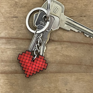 Pixel Heart Keychain – Retro Gaming Accessory, 3D Printed, PLA, Gift for Gamers, Nostalgic Pixel Art