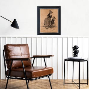 K&ouml;nnte beinhalten: Gerahmte Vintage-Illustration mit anthropomorphen K&auml;ngurus in historischer Kleidung. Das Kunstwerk ist in Sepia-T&ouml;nen gehalten, vor einem beigen Hintergrund und in einem schwarzen, strukturierten Rahmen. Das Bild wird an einer wei&szlig;en Wand gezeigt.