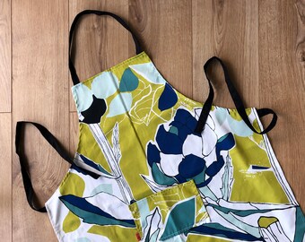Upcycled Floral Kitchen Apron: Eco-Friendly Baking Gift