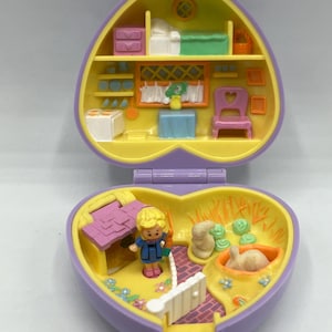 1993 Vintage Bluebird Polly Pocket and Her Pretty Bunnies