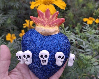 Dia de Muertos Colibrís corazones milagritos mexicanos calaveras diablitos diablos calacas Halloween corazones en llamas