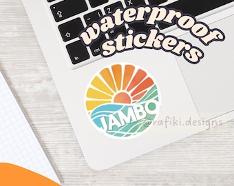 Jambo | Matt stansat klistermärke, Tanzania-klistermärke, Swahili, roligt, laptopklistermärke, vattentätt, vinylklistermärke, väderbeständigt, Rafiki-designer
