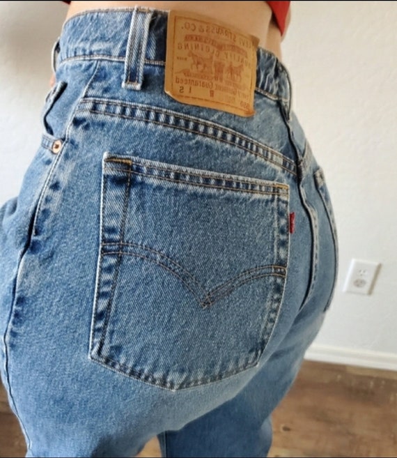 intage Levi's 505 Hi Waisted Wedgie Fit Jeans