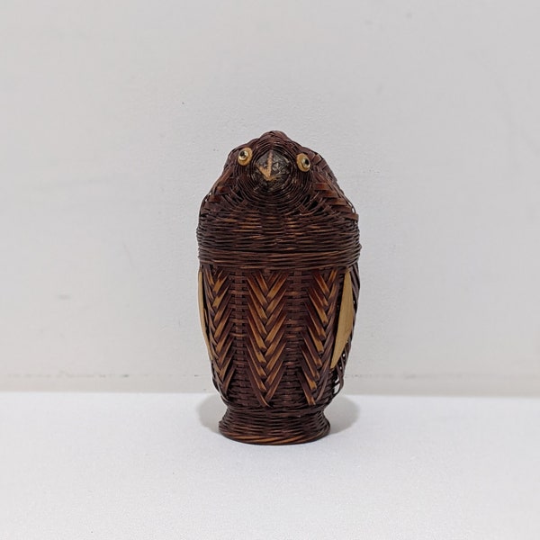 Small Vintage Hand Woven Lidded Figural Box of a Bird of Prey, a Hawk or Eagle. Lidded Bird Box. Small Wicker Box.