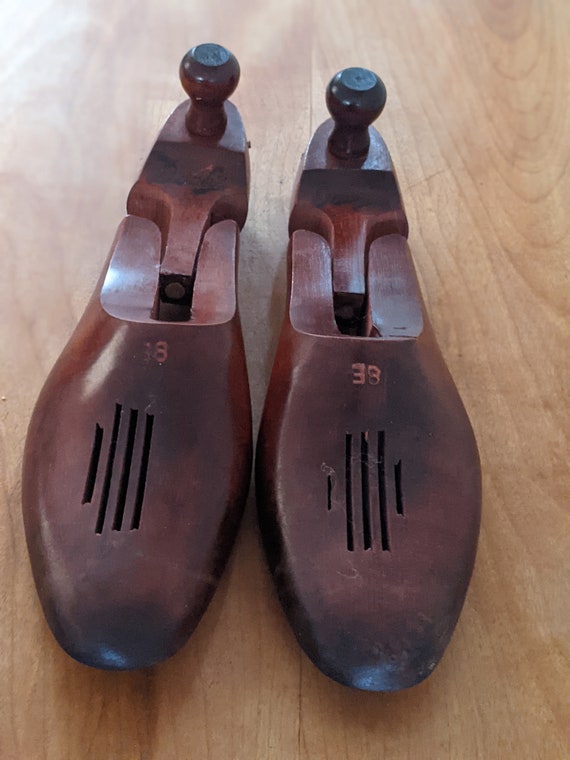 Pair of Dacks Vintage Wooden Shoe Forms, size 38. Woo… - Gem