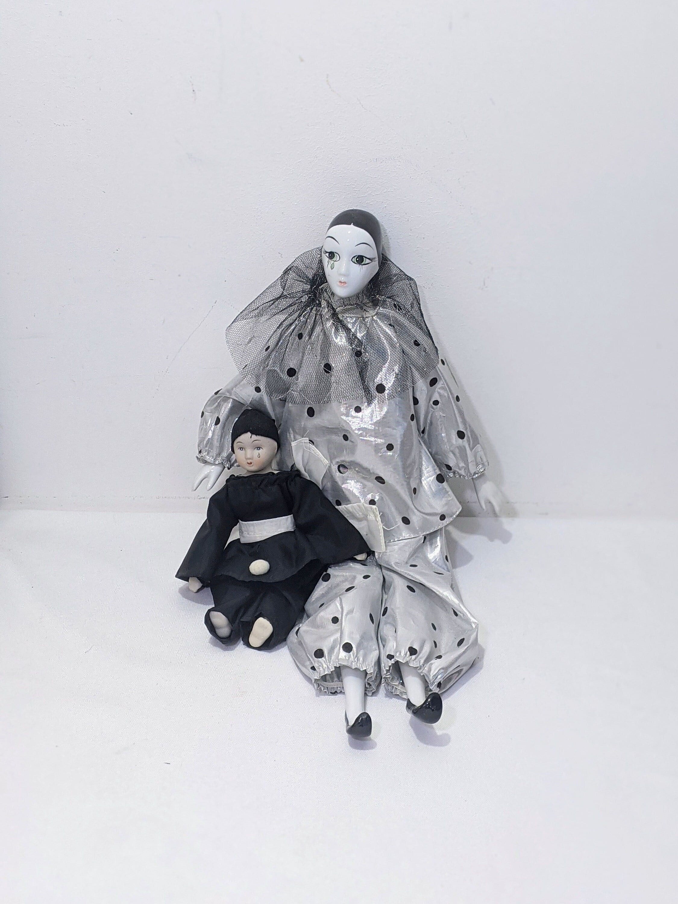 antique doll ୨୧ * Parisの老舗の パン屋さん