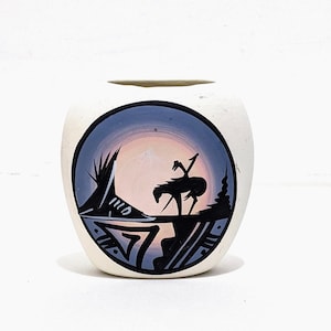 Oreiller Navajo Vase Sagg Dineh, poterie amérindienne signée, scène du désert, coucher de soleil à cheval art