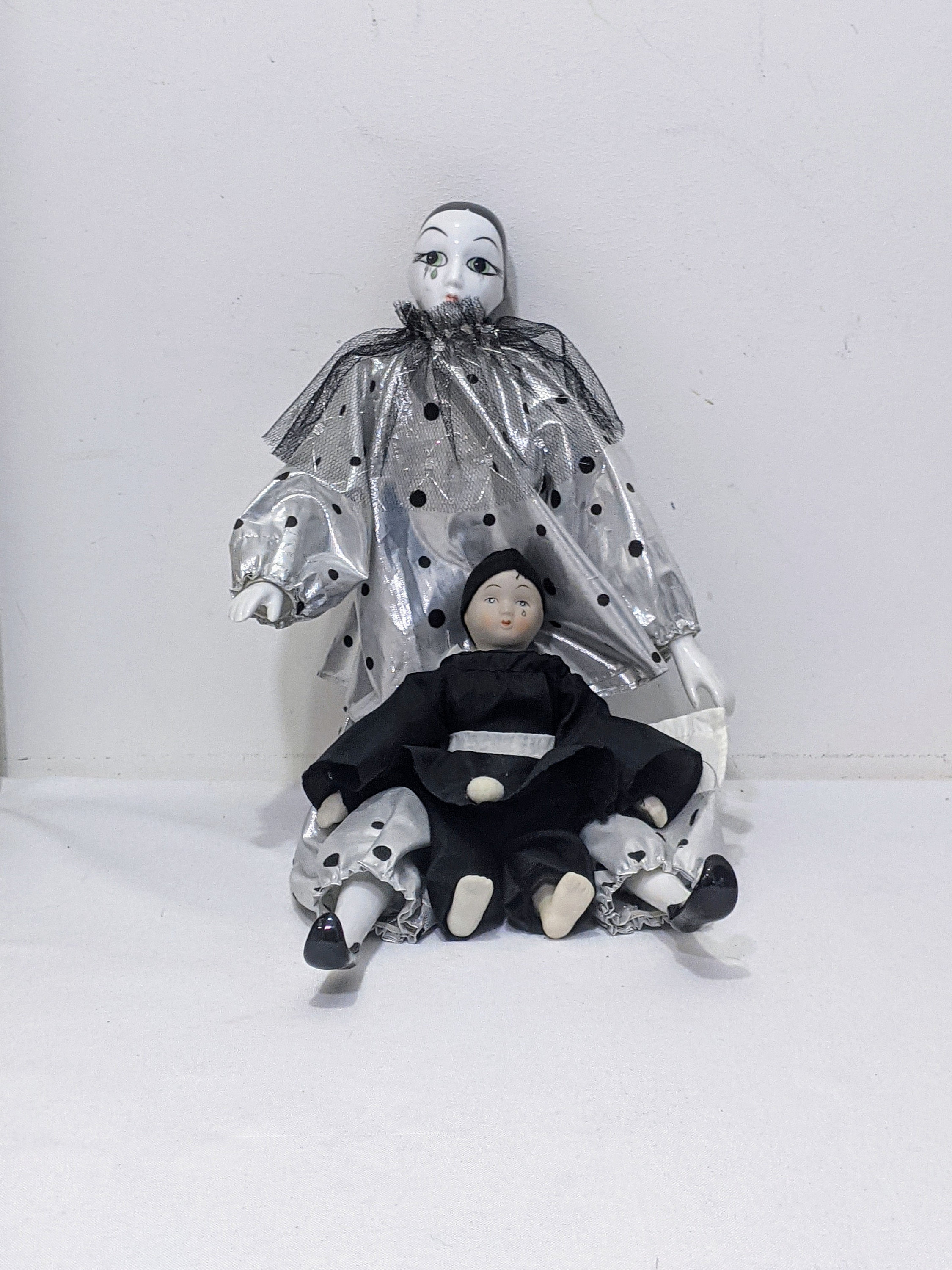 antique doll ୨୧ * Parisの老舗の パン屋さん