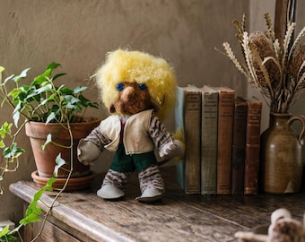 Muñeca vintage Atelier Fauni Troll Hiski; hecha a mano en Finlandia en la década de 1960 con fibra de coco.