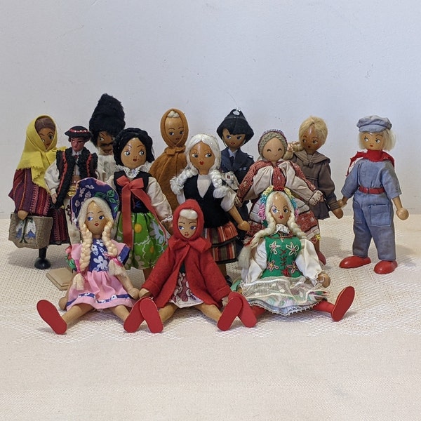 Vintage Polish Wooden Peg Dolls/Folk Dolls/Traditional Dress Dolls. Sold Individually and in Pairs.