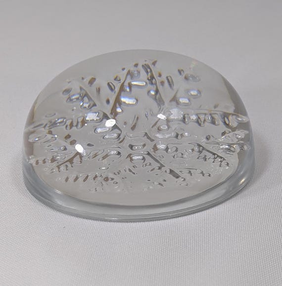 Snowflake Glass Paperweight (TRE) Snowflake Glass Paperweight (TRE)