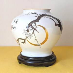 Vase en porcelaine Fleur de prunier Croissant de lune Haruo Momoki Franklin Mint 1982