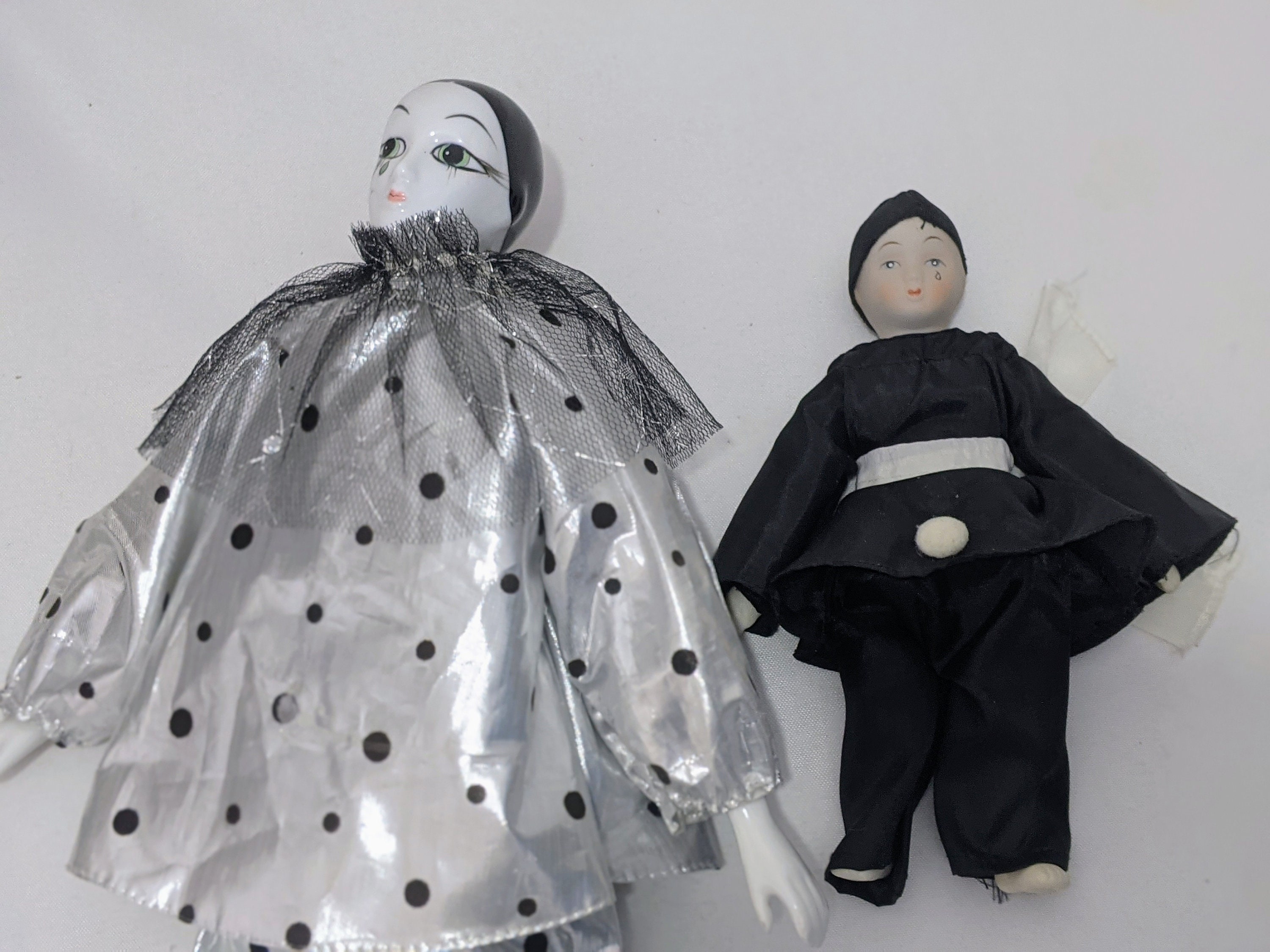 antique doll ୨୧ * Parisの老舗の パン屋さん