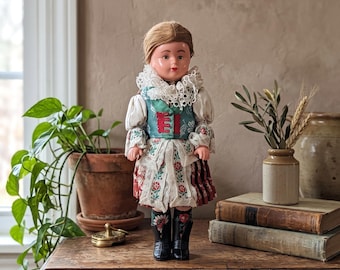 Muñeca popular checoslovaca vintage; Recuerdo del disfraz de Kroj de Lidova Tvorba de 12 pulgadas
