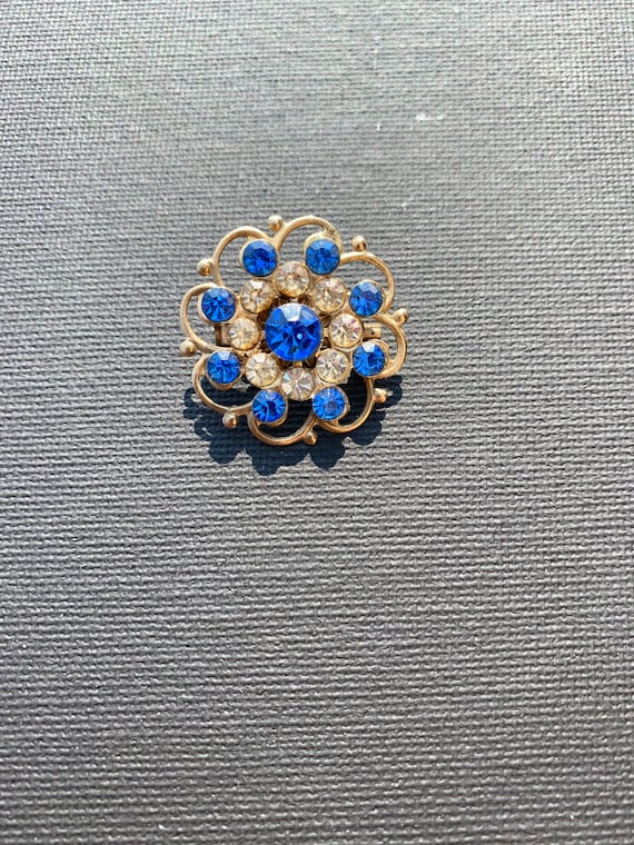 1960s Gold Tone Blue And Clear Rhinestones Brooch 