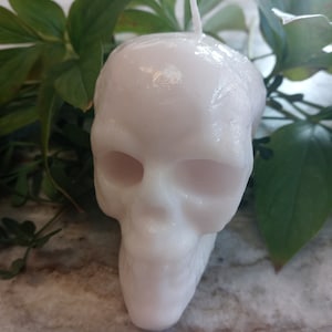 Skull candle. Large skull candle -  Gothic candle Christmas gift. different colors and fragrances
