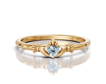 Anillo de compromiso y boda Claddagh irlandés de aguamarina delicado, anillo de propuesta en forma de corazón, anillo de aniversario con corona de piedra natal de marzo Claddagh para mujer