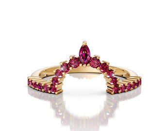 Alianza de boda curvada con rubí en oro de 14 quilates Anillo de compromiso curvo con rubí marquesa Anillo nupcial apilable para ella Anillo de contorno Rubí Piedra natal de julio