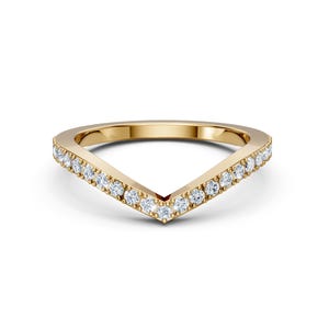 Anello di nozze curvo in oro 14 carati con moissanite rotonda, anello di fidanzamento curvo minimalista, anello impilabile curvo per lei, anello contorno, anello promessa