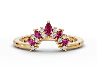 Alianza de boda curvada con rubí en oro de 14 quilates Anillo de compromiso curvo con rubí marquesa Anillo nupcial apilable para ella Anillo de contorno Rubí Piedra natal de julio
