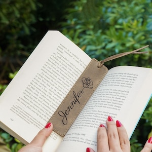 Personalized Leather Bookmark for Women - Custom Name Bookmark with Birth Month Flower for Book Lover Gift, PU leather Bookmark